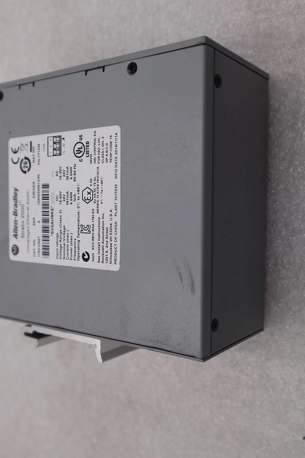 Used ALLEN BRADLEY 1783-US8T STRATIX 2000 UNMANAGED ETHERNET SWITCH SER A #K-2643