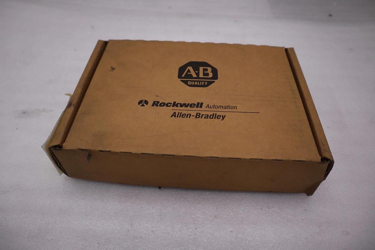 NEW Allen Bradley 1746-IA8 /A SLC 500 AC Digital Input Module - STOCK 3847CC