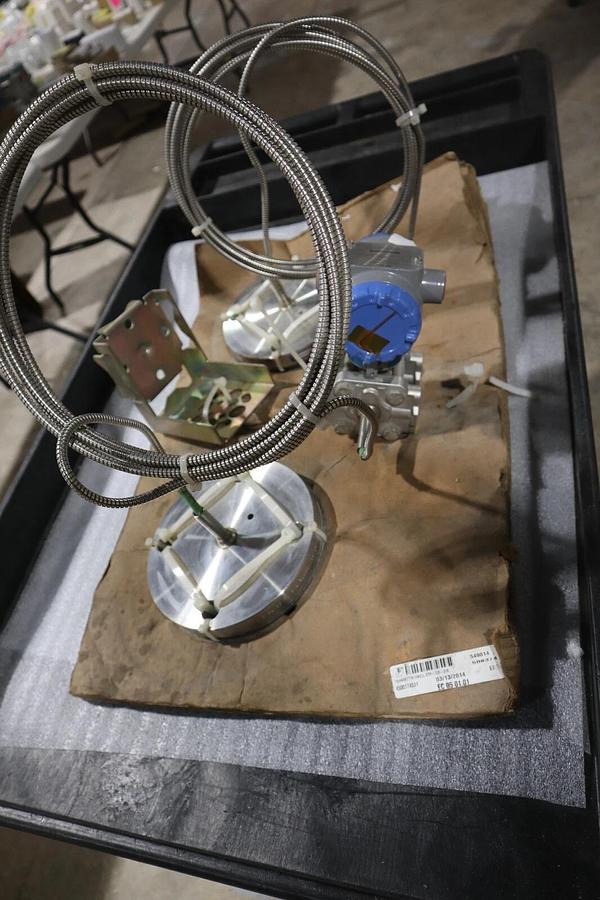 NEW HONEYWELL ST 800 / STR82D-21CC1C0-AFAAA21A0-A-CD TRANSMITTER NEW WITH SENSOR