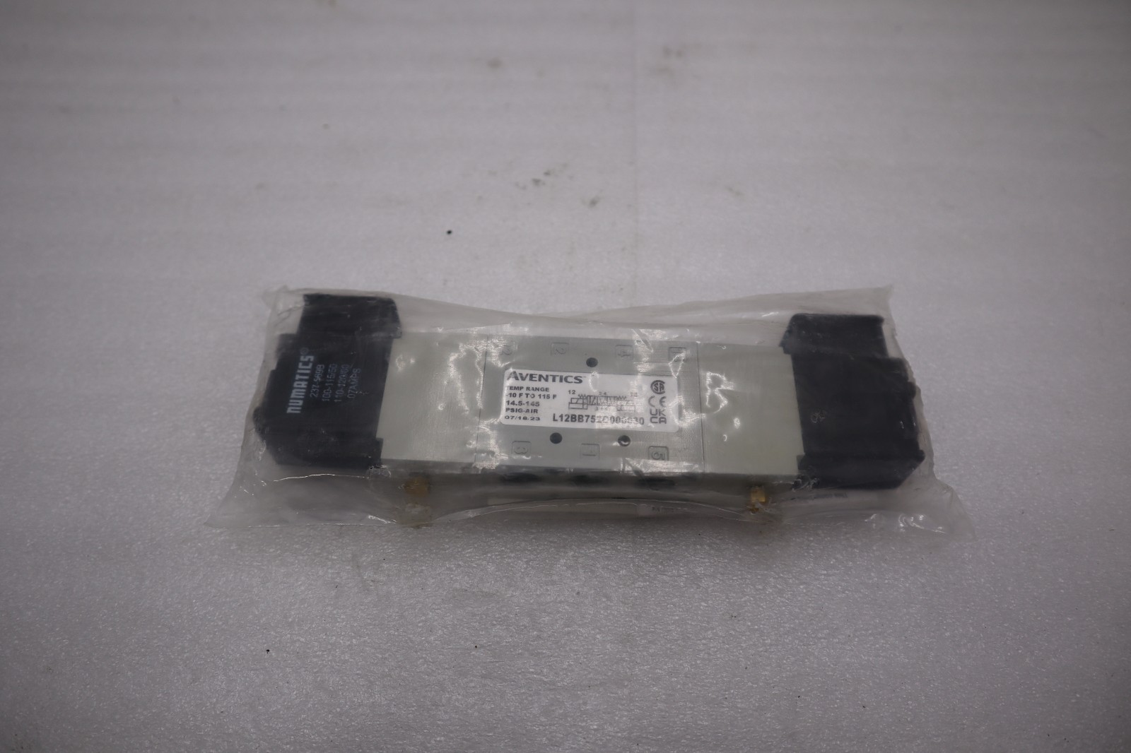 Used NEW OPEN BOX AVENTICS NUMATICS L12BB752O000030 100-120V 14.5-145PSI STK H1449A
