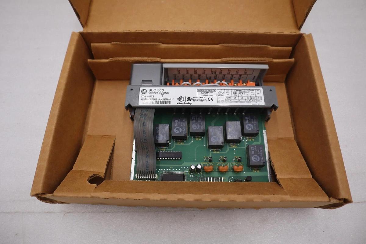 Used NEW OPEN BOX  Allen-Bradley 1746-OX8 SLC 500 Output Module 1746-0X8 STK H275