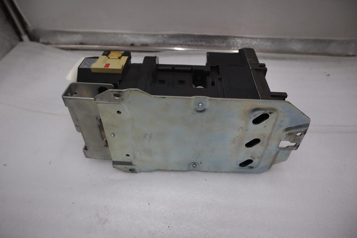 Used AB ALLEN BRADLEY 500F-DOD930 SER. A 120V CONTACTOR STK CC190