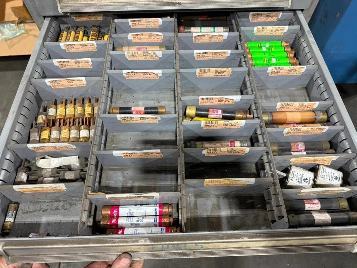 Used LYON 10 DRAWER CABINET MSS II SAFETYLINK 30"X28"X60" (NO CONTENTS)