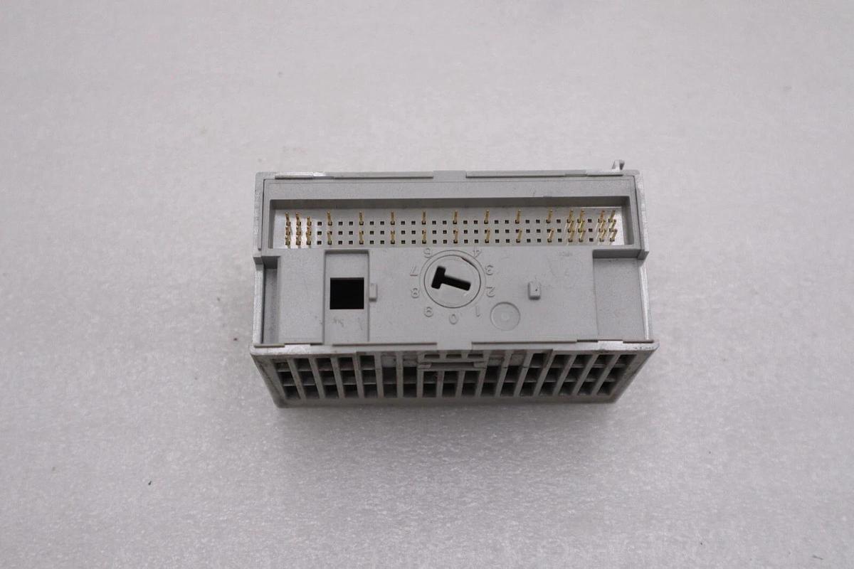 Used ALLEN BRADLEY 1794-OB16P SER A REV B01 SOURCE OUTPUT MODULE STOCK H136A
