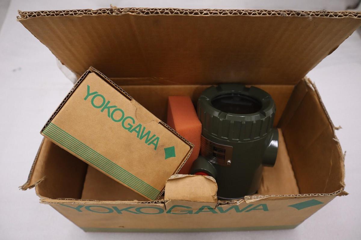 NEW IN BOX YOKOGAWA YTA110-EA2DB/FU1/D2 TEMPERATURE CONTROLLER STOCK H49