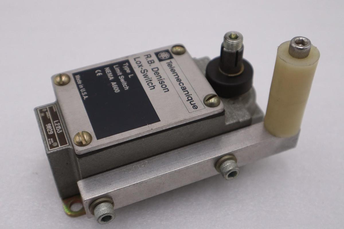 Used SQUARE D/TELEMECANIQUE  L2153 LIMIT SWITCH-NEW OPEN BOX STK L199CC