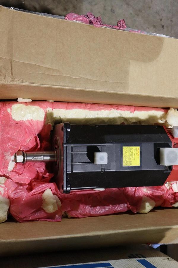 NEW FANUC MODEL 10 A06B-0501-B751 AC SERVO MOTOR 2000 RPM STOCK S-238