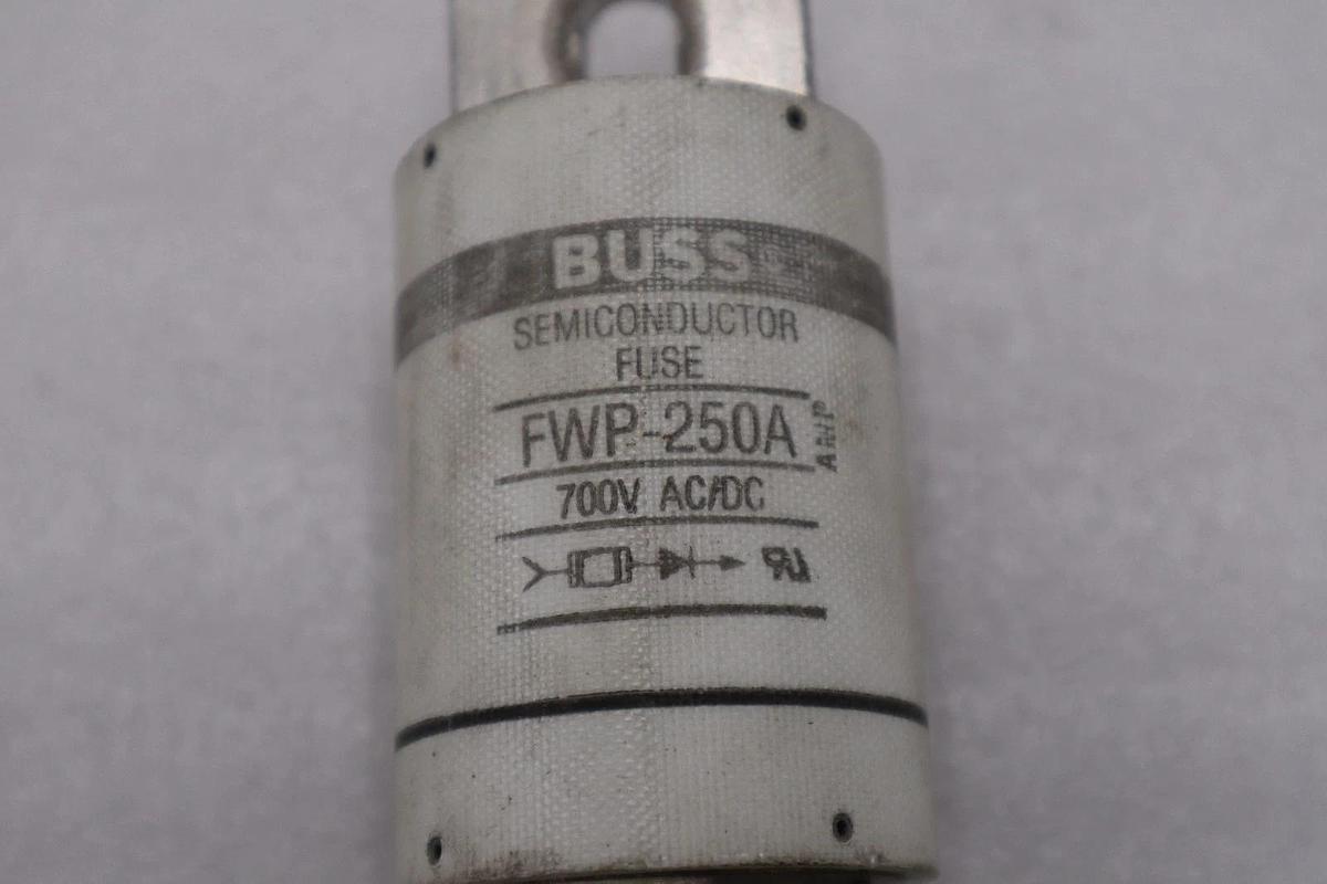 LOT OF 2 - BUSS FWP-250A SEMICONDUCTOR FUSE 700V AC/DC 250A - STOCK H-1682A