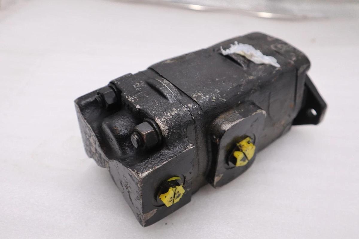 Used 3269121137 Parker Commercial Intertech Gear Pump STOCK H1832