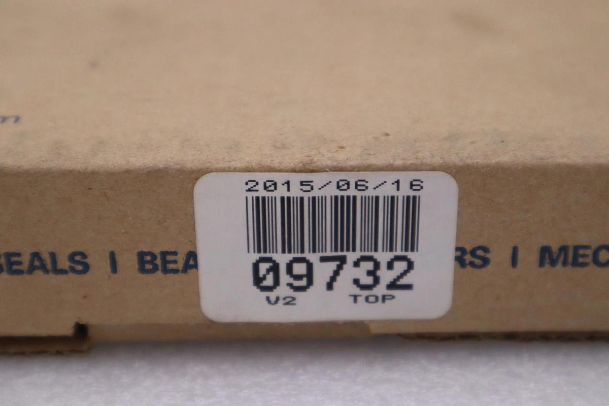 Used NEW IN BOX GARLOCK 25003-3693 LARGE BORE SEAL STOCK 3784A