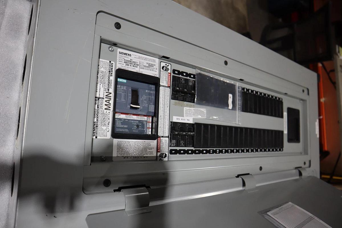 Used SIEMENS P1 250A 208Y/120V P1X42MC250CT MAIN BEAKER STOCK HS44