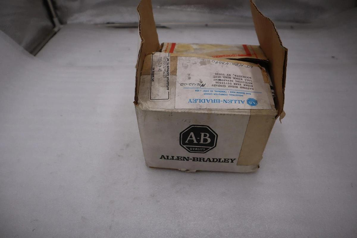 NEW OPEN BOX AB ALLEN BRADLEY 1770-SC STATION CONNECTOR 1770SC STK 851B