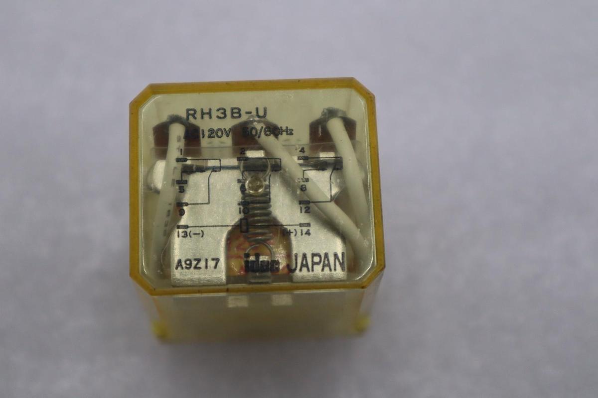 Used LOT OF 4 -- NEW OPEN BOX IDEC RH4B-U Power Relay 220VAC STK H1528A