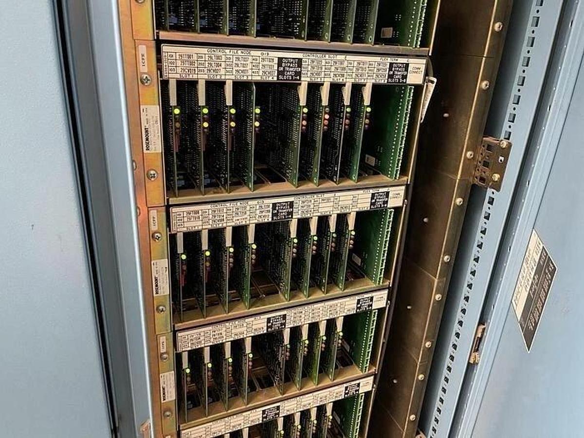 Used ROSEMOUNT SYSTEM 3 DCS SYSTEM MODEL 6000 STOCK 904003