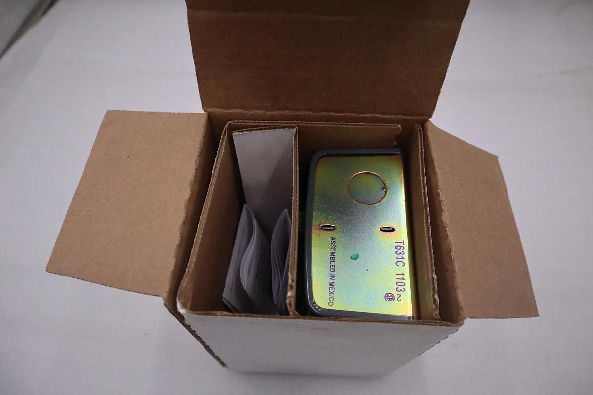 NEW IN BOX Honeywell T631C1103 Agricultural Temperature Controller STOCK G260