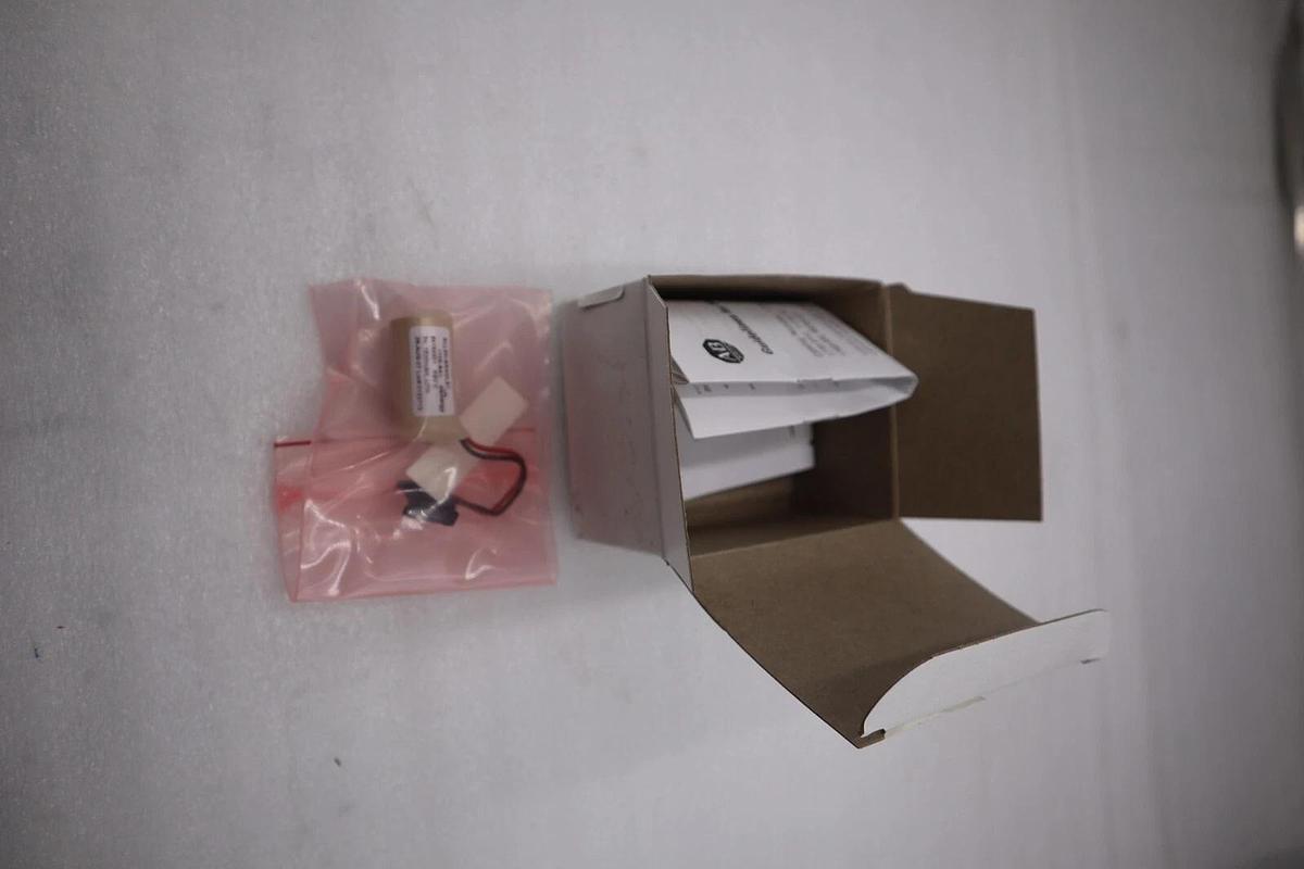 LOT OF 2 NEW OPEN BOX AB Allen Bradley Bulletin 1756-BA1 Lithium Battery G714A