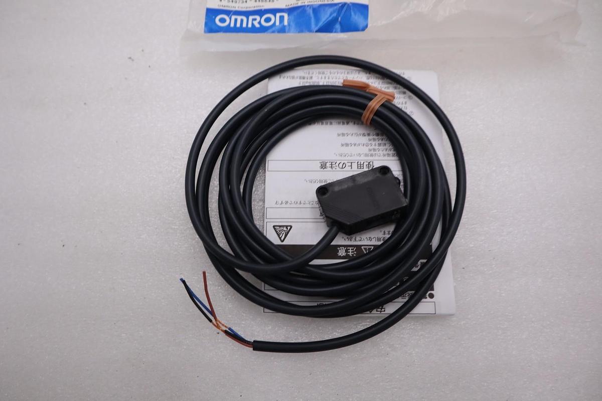 Used NEW OPEN BOX OMRON E3Z-D62 E3ZD62 Photoelectric Switch STOCK H1252A