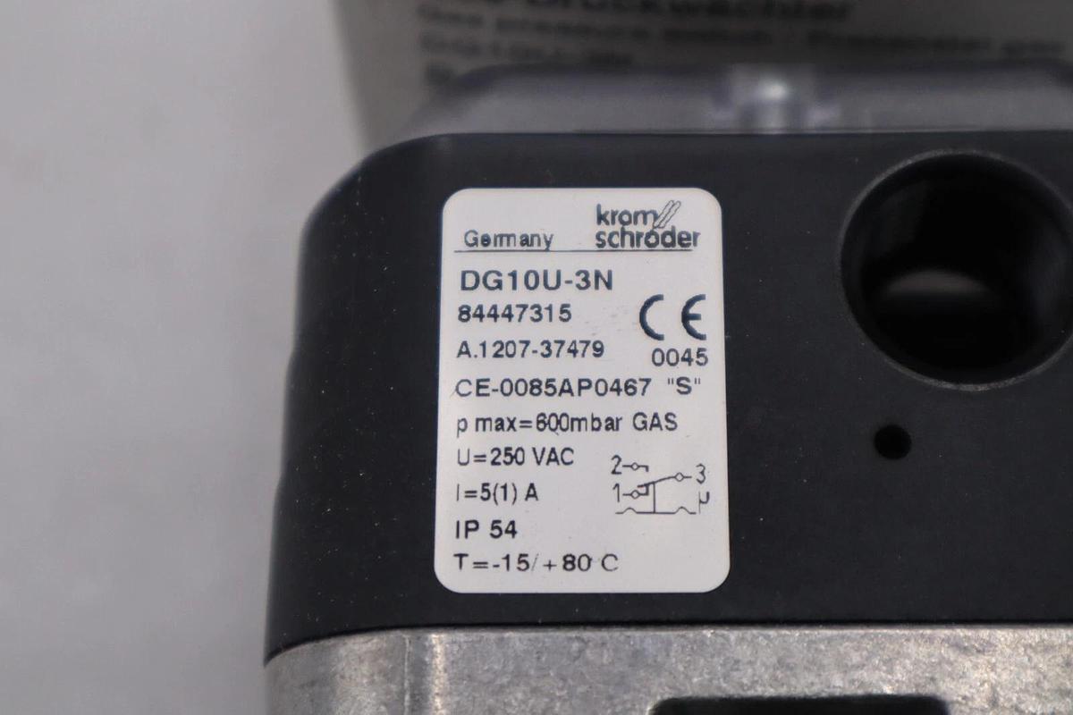 Used NEW KROM SCHRODER DG10U-3N 84447315 GAS PRESSURE SWITCH STOCK H625A