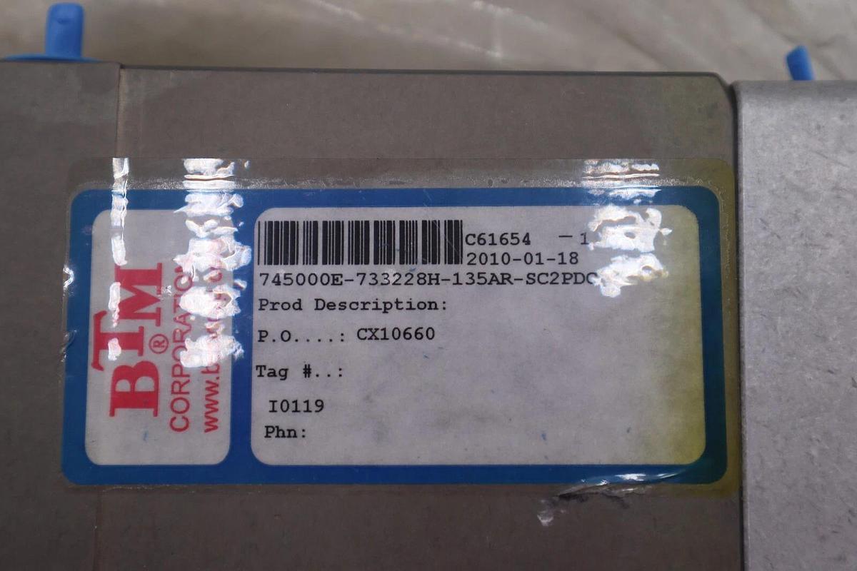 BTM CORP 74500E-733228H-135AR-SC2P DC PNEUMATIC POWER CLAMP #827A