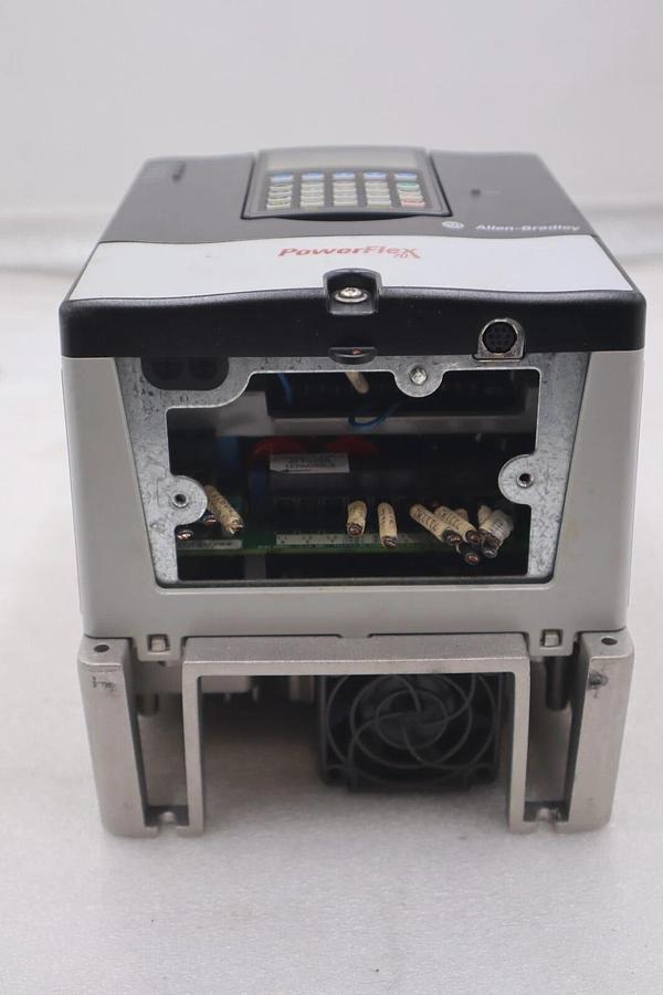 Used 20AD8P0A3AYNANC0 ALLEN BRADLEY POWERFLEX 70 5HP AC DRIVE 480 VOLT STOCK 3302