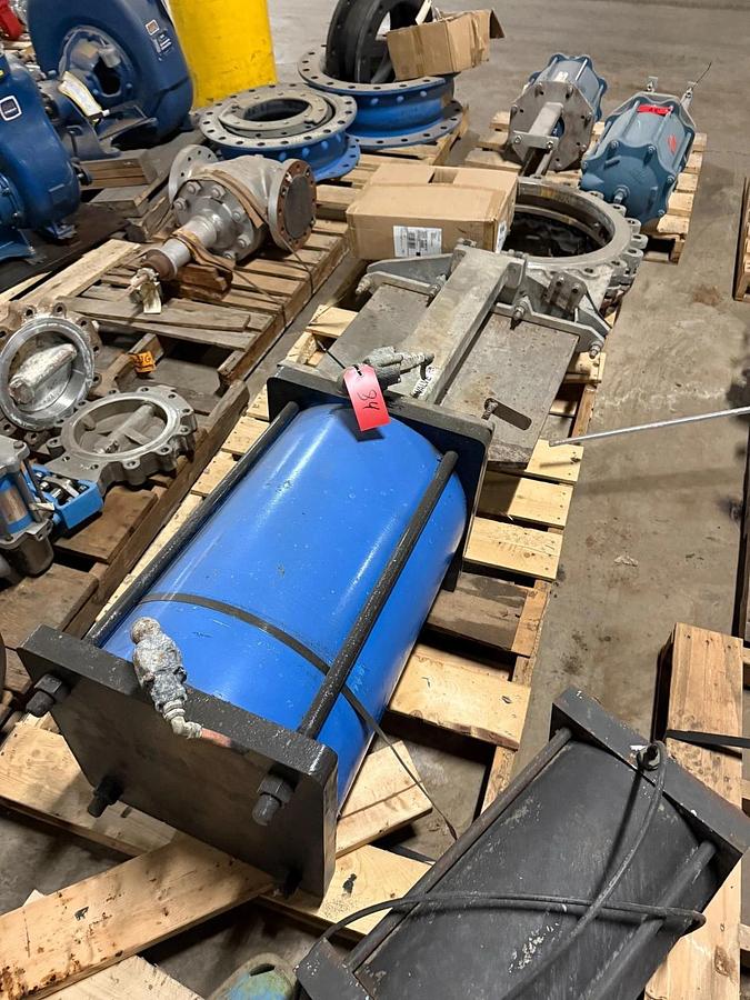 Used 24" Actuated Pnuematic Knife Gate Valve 316SS