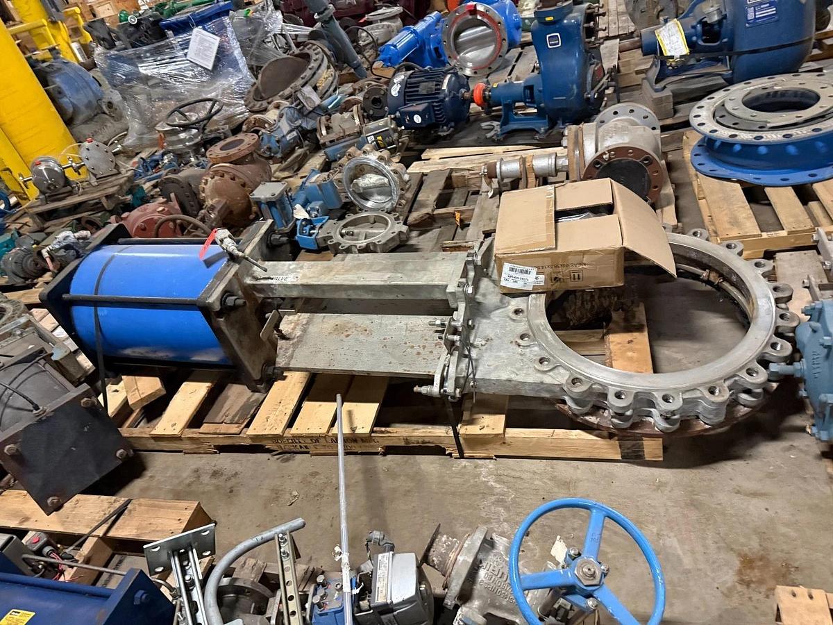 Used 24" Actuated Pnuematic Knife Gate Valve 316SS