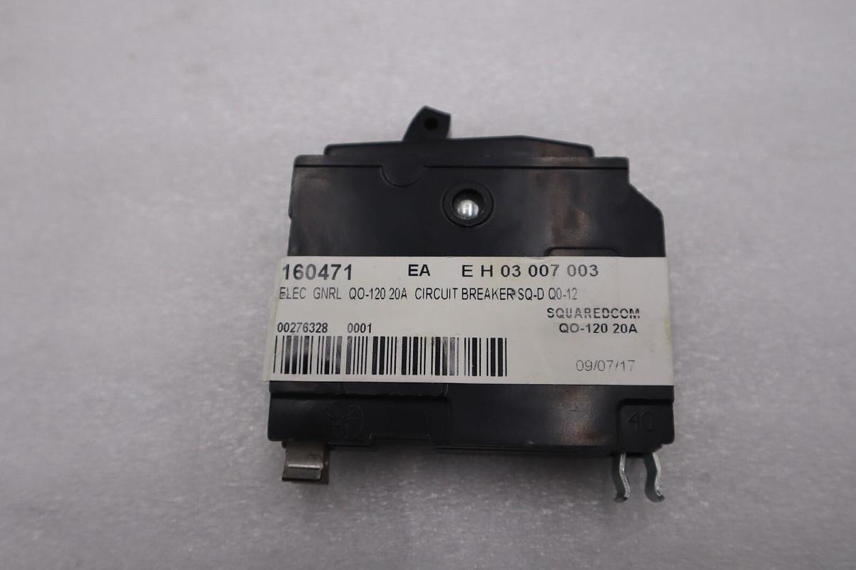LOT OF 8 - Square D QO120 120/240V Plug-in Miniature Circuit Breaker STOCK G738A