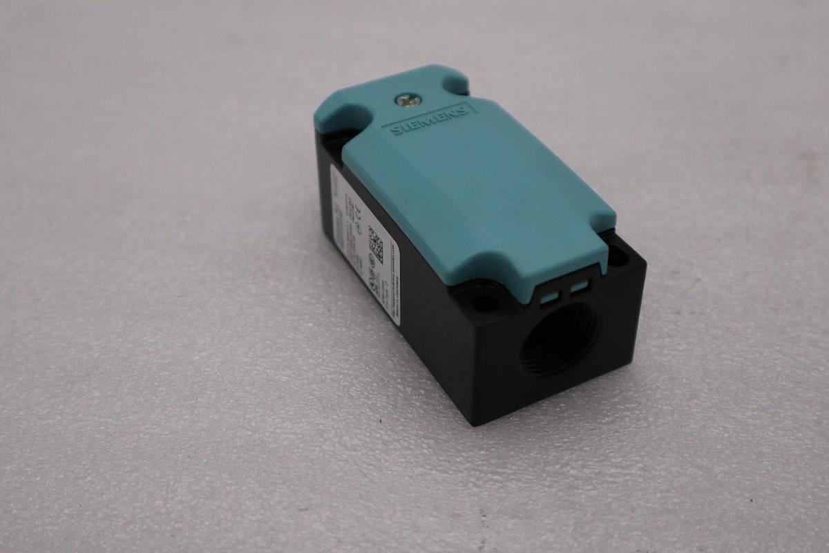 Used SIEMENS 3SE5112-0CC02 / 3SE51120CC02 NEW NO BOX STOCK H1157A