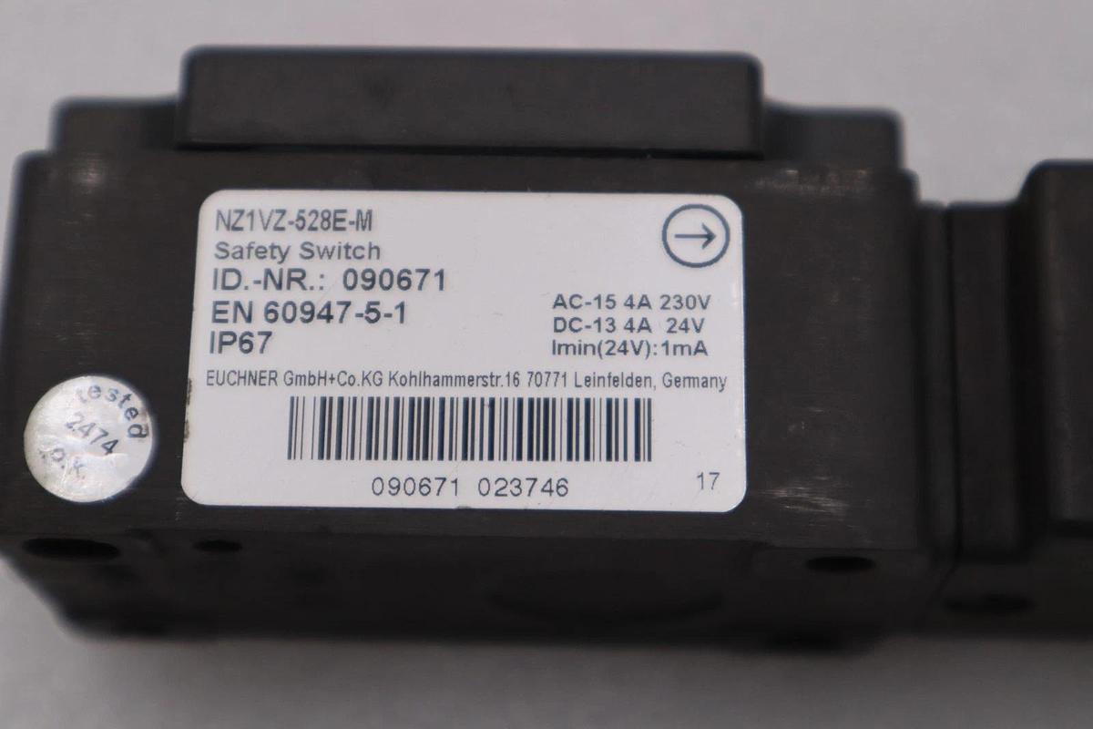 Euchner NZ1VZ-528E-M Safety Interlock Switch 090671 230VAC/24VDC 4A NEW #H1404A