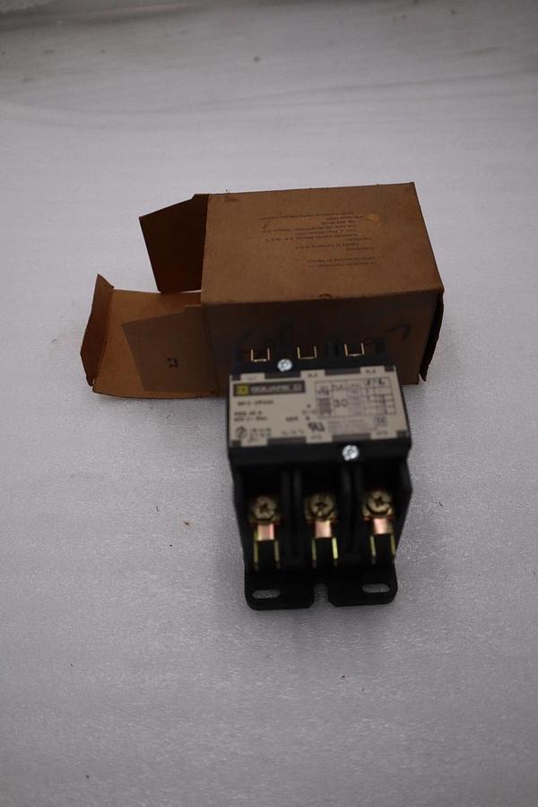 Used Square D 8910DPA33V02 Definite Purpose Contactor 3 Pole Open Type STOCK H818A 785901073536