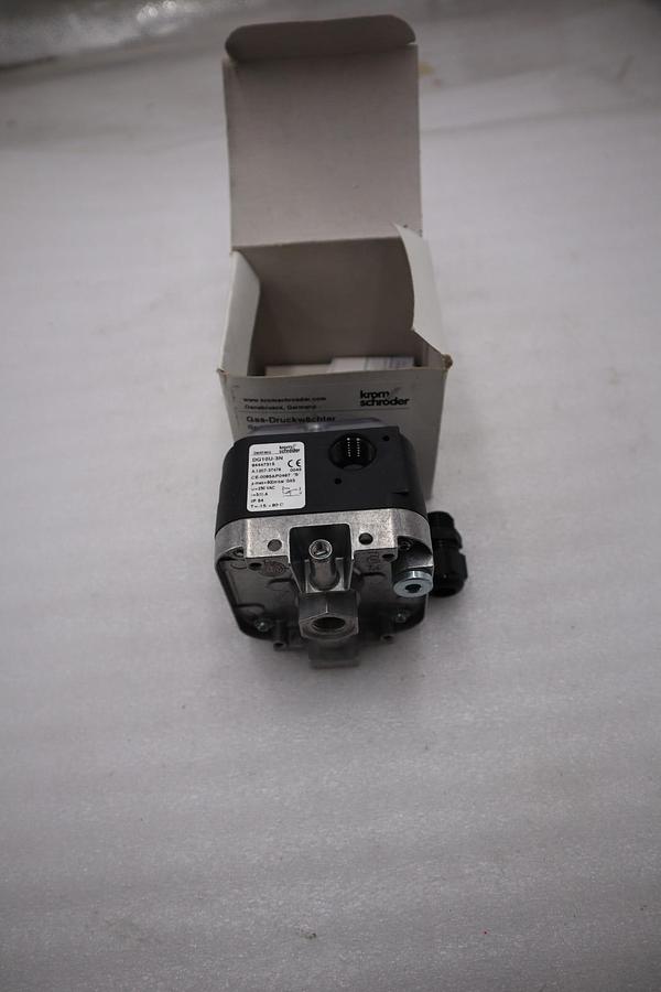 NEW KROM SCHRODER DG10U-3N 84447315 GAS PRESSURE SWITCH STOCK H625A