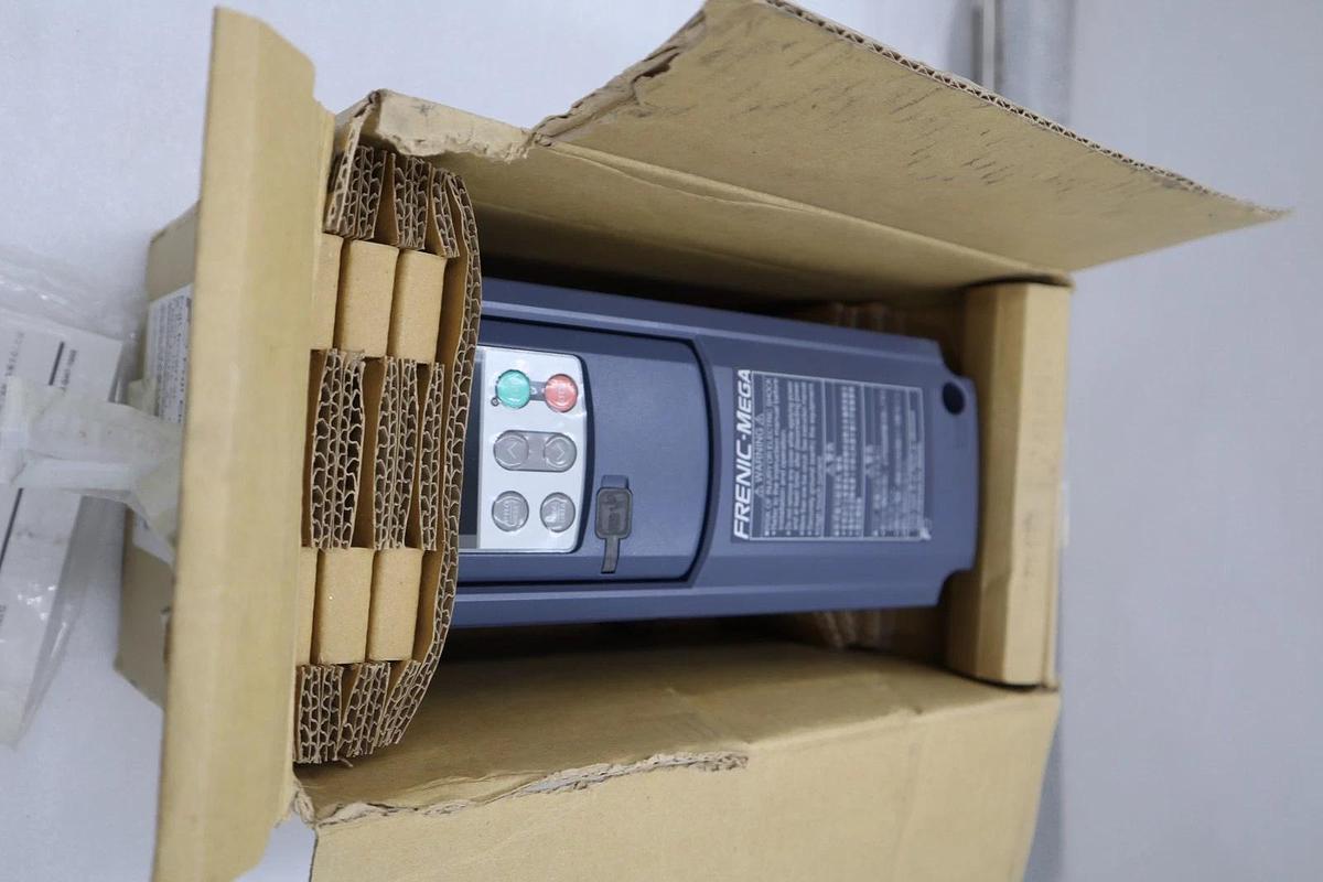 Used NEW IN BOX FUJI ELECTRIC FRN0.4G1S-2J MOTOR CONTROLLER STOCK 5006A