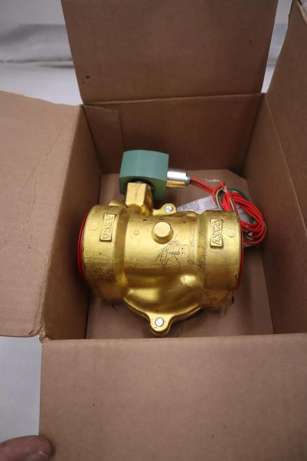 NEW IN BOX ASCO 8210G100 2-WAY N/C 2" Solenoid Valve, 24 VAC/60Hz STOCK G551
