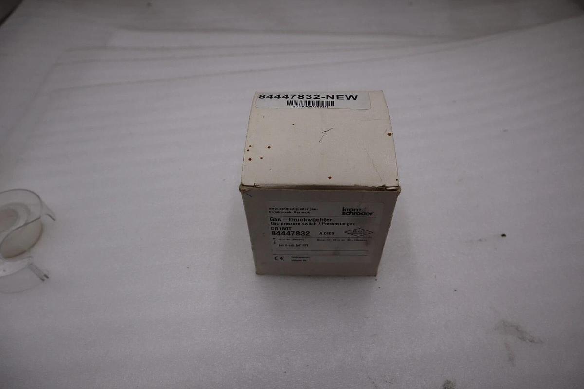 Used NEW Krom Schroder DG150T Gas Druckwachter Pressure Switch  STOCK H426A