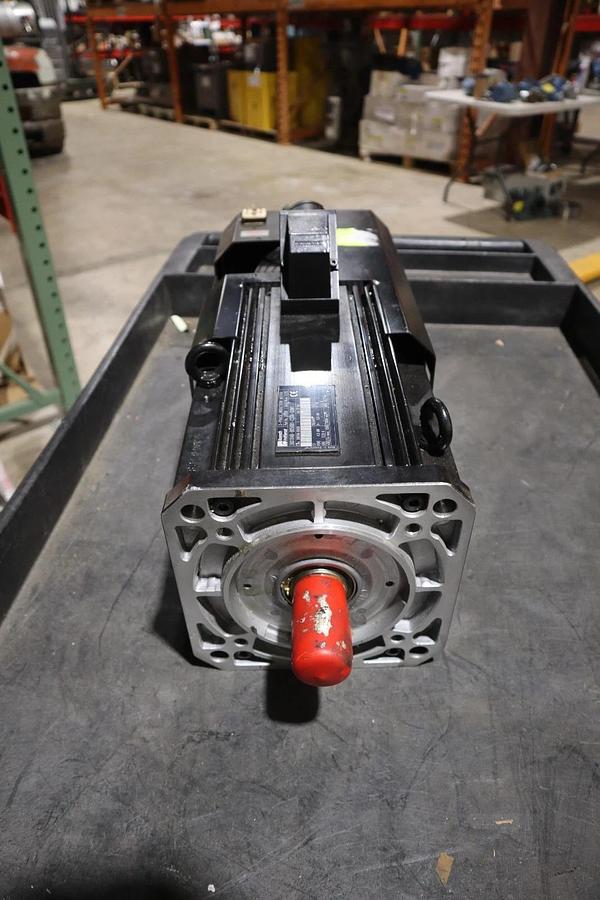 Used Rexroth Indramat 2AD104B-B050B4-CS06-D2N1 Servo Motor STOCK S695