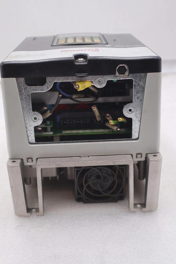 Used 20AD8P0A3AYNANC0 ALLEN BRADLEY POWERFLEX 70 5HP AC DRIVE 480 VOLT STOCK 3297