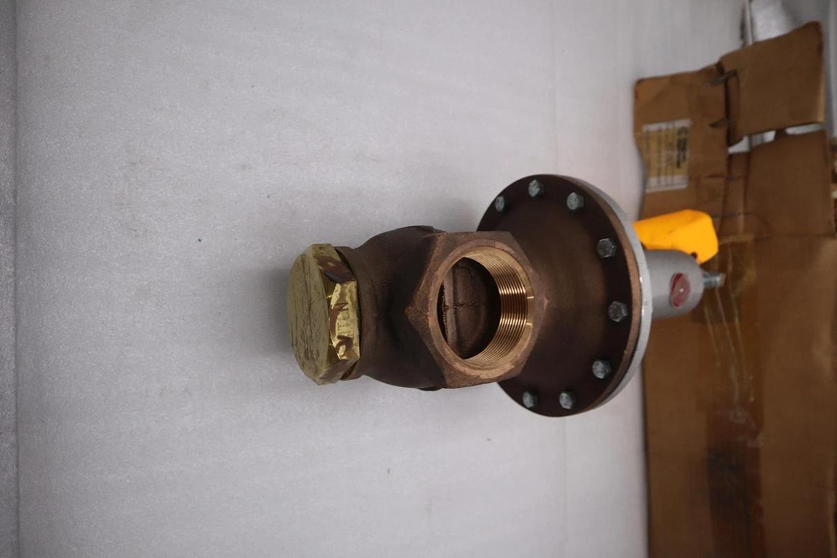 NEW OPEN BOX Watson McDaniel B-17-N-2-V Regulating Valve. 2" 20-70 psi STK H877