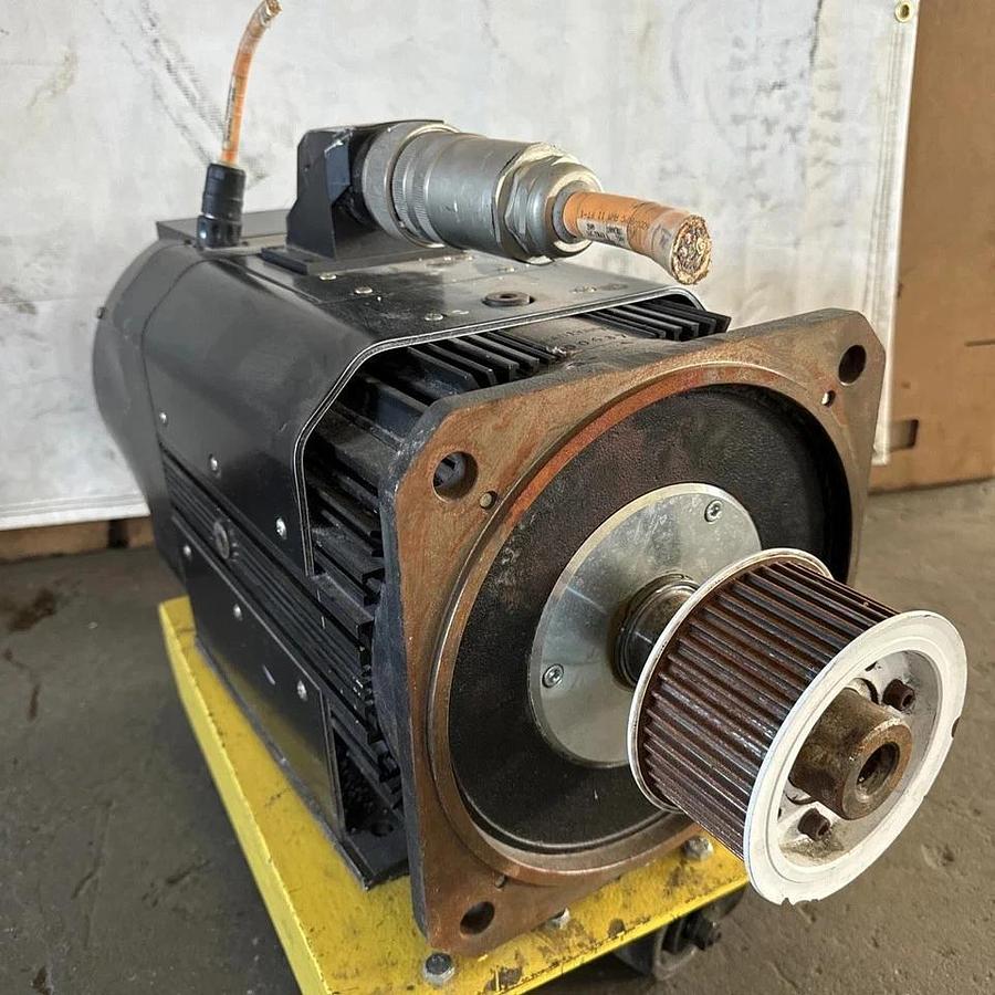 Used Rexroth R911309450 Servo Induction Motor MAD130B-0100-SA-S0-BQ0-35-V1 #HP106