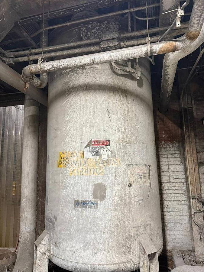 Used 2,300 GALLON STEEL PRO JACKETED STAINLESS STEEL TANK 11' TALL 6' DIAMETER