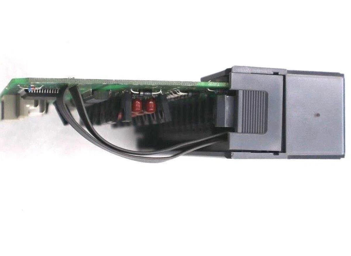 Used ALLEN BRADLEY 1746-OB16 SLC 500 OUTPUT MODULE SERIES D #L-206