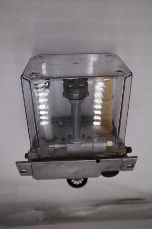 Used SKF MKU11-KW2-0005-V11+429 / MKU11KW20005V11429 GEAR PUMP SERIES MKU 115V #H943