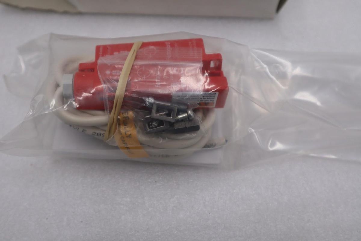 Used NEW OPEN BOX AB Allen Bradley 440N-G02044 Guardmaster Safety Switch STK GF119A