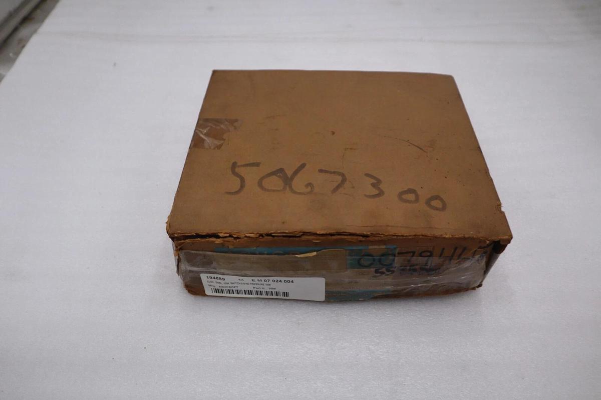 NEW OPEN BOX Ashcroft 61 S Series 0-15 PSIG Pressure Switch Gauge STOCK G293A