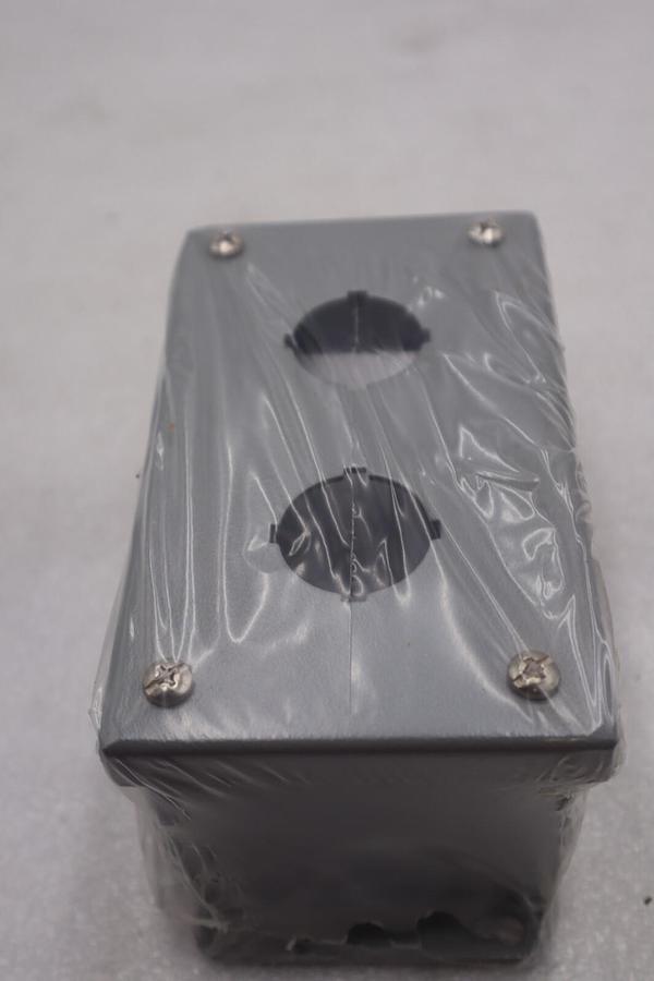 Used Hubbell Wiegmann PB2 6 x 6 x 3 N12 Push Button Enclosure New Open Box Stock#3235