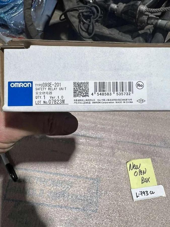 NEW OPEN BOX Omron G9SE-201 Safety Relay Unit - DC 24V STK L793CC