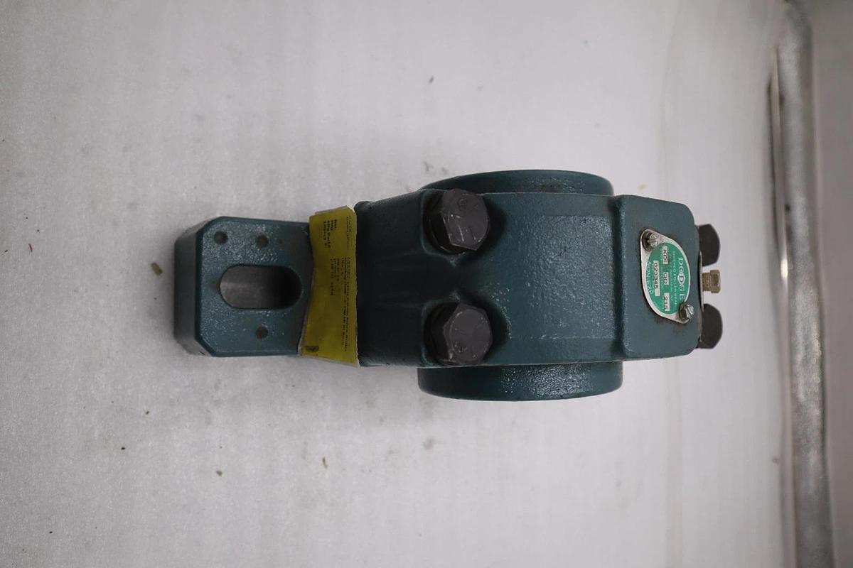 Used DODGE P2B-DI-215R 023345 DOUBLE INTERLOCK PILLOW BLOCK - STOCK CC191