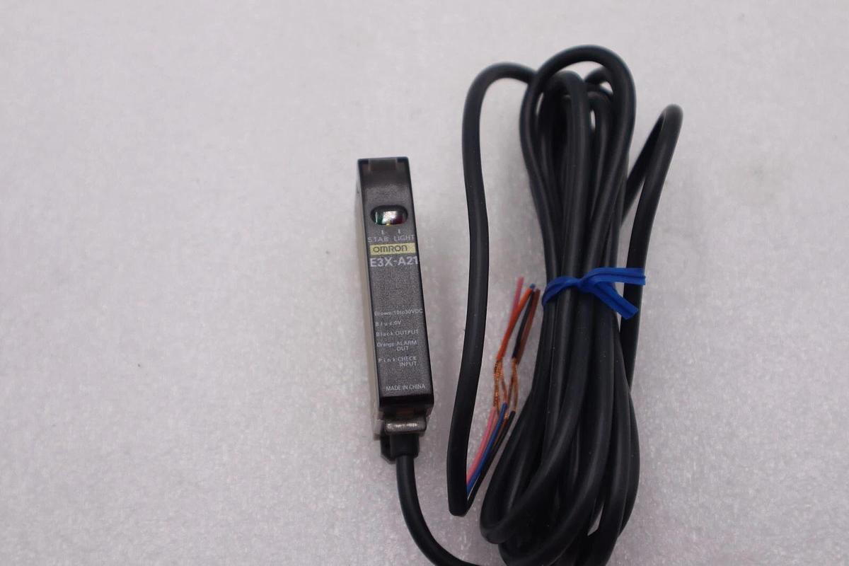 OMRON E3X-A21 PHOTOELECTRIC SWITCH 10-30 VDC STOCK #K-1038A