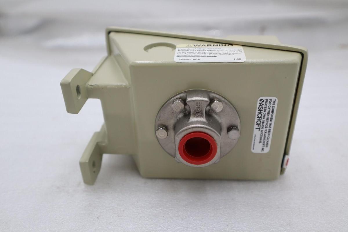 Used ASHCROFT LPSN4PV07 XCHCYFMK36B Pressure Switch 15psi 5A STOCK H1149
