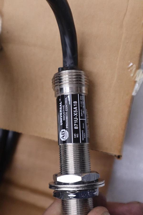 NEWOPEN BOX AB ALLEN BRADLEY 871U-X5A18 PROXIMITY SWITCH 871UX5A18 STK GF1425