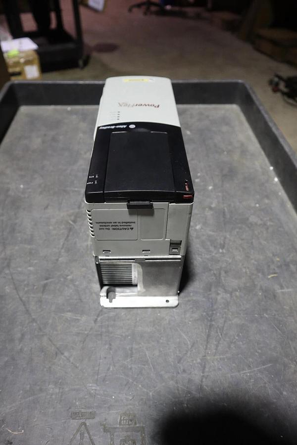 20BD8P0A0AYNANC0 SER B Allen Bradley 8A 460V 5HP Powerflex 700 Drive STOCK 4663